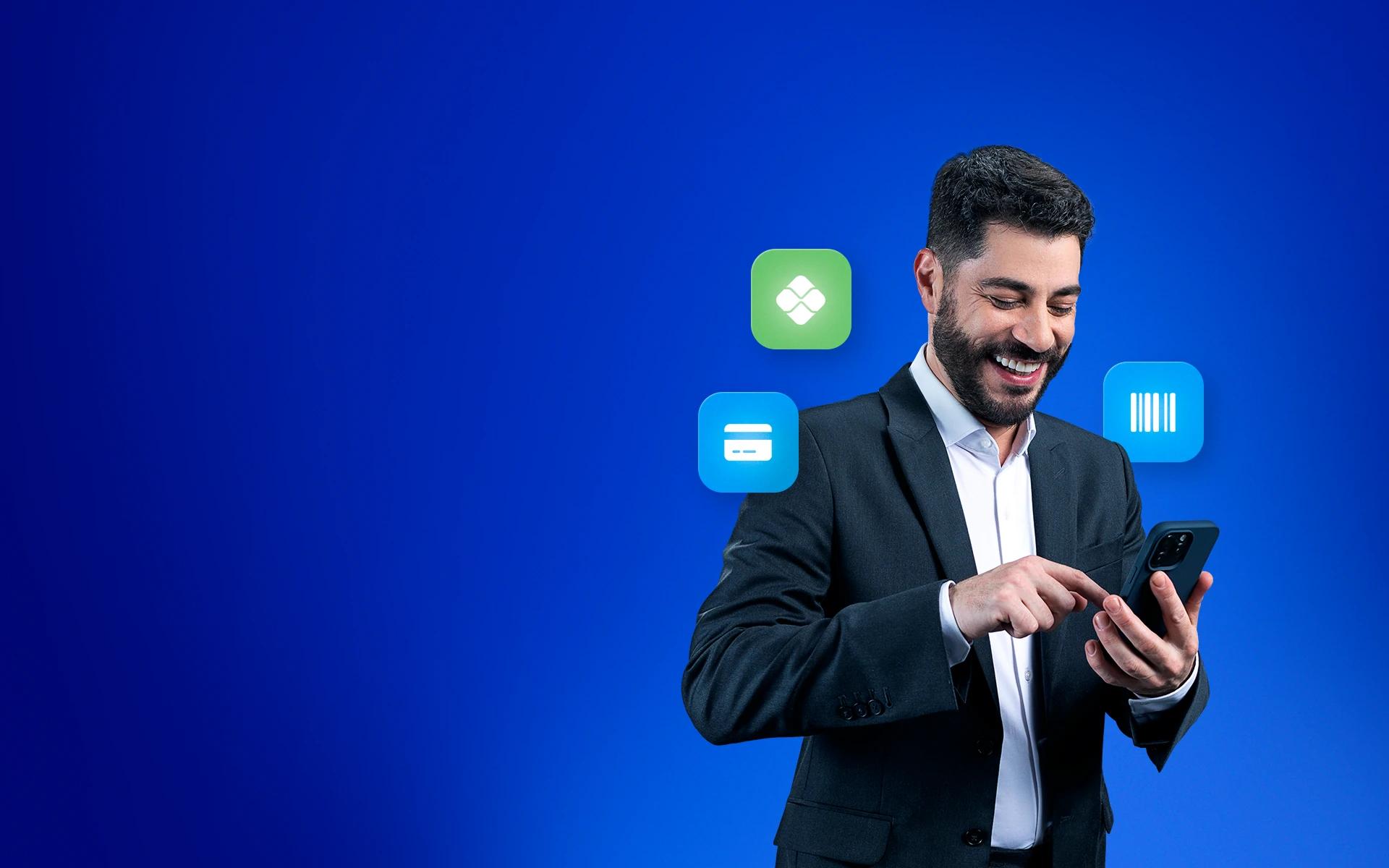 Evaristo Costa veste um terno e está usando um celular. Ao redor, ícones de Pix, cartão de crédito e boleto bancário.